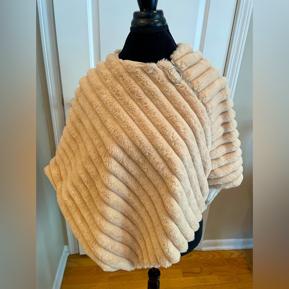 La Fiorentina Faux Fur with side zipper in taupe - Picture 1 of 7